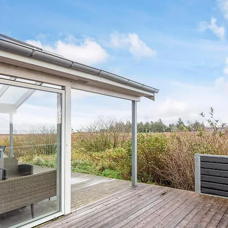 5 Person In Romo Nyaraló